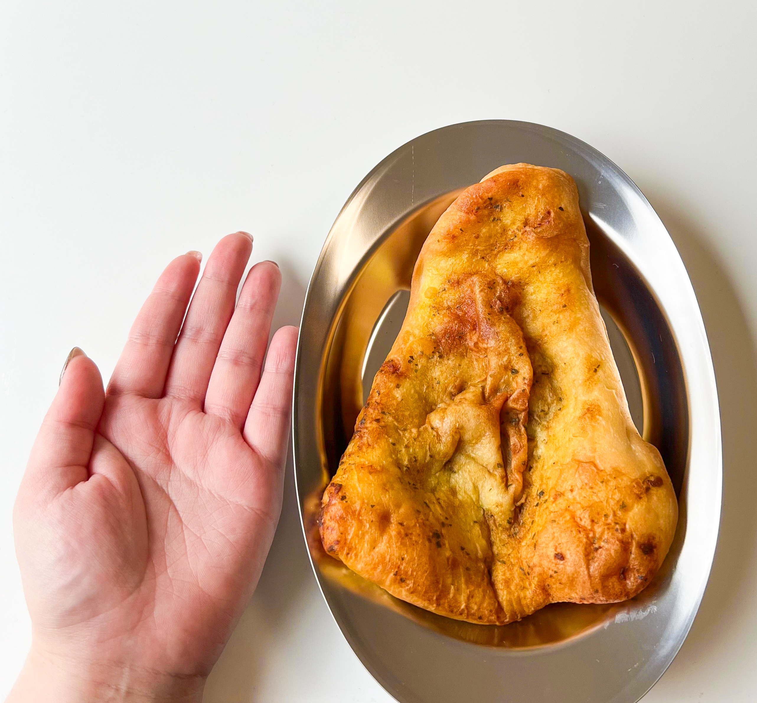 FamilyMart（ファミリーマート）のおすすめ惣菜パン「バターチキンカレーのナン」