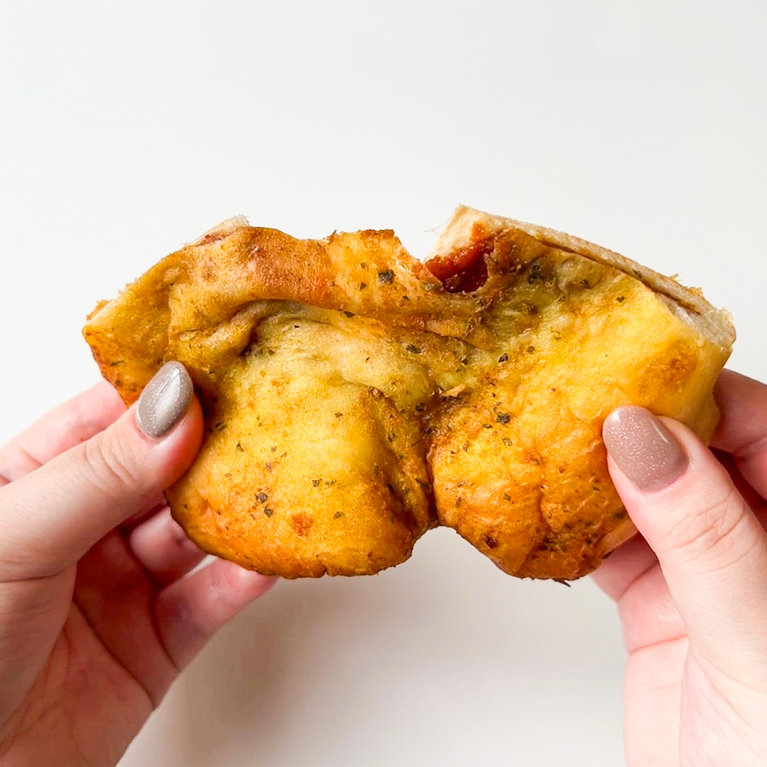 FamilyMart（ファミリーマート）のおすすめ惣菜パン「バターチキンカレーのナン」