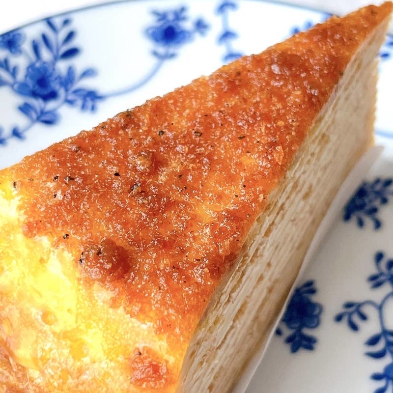 ドトールのおすすめスイーツ「ブリュレ仕立ての黒糖ミルクレープ~沖縄県産黒糖使用~」