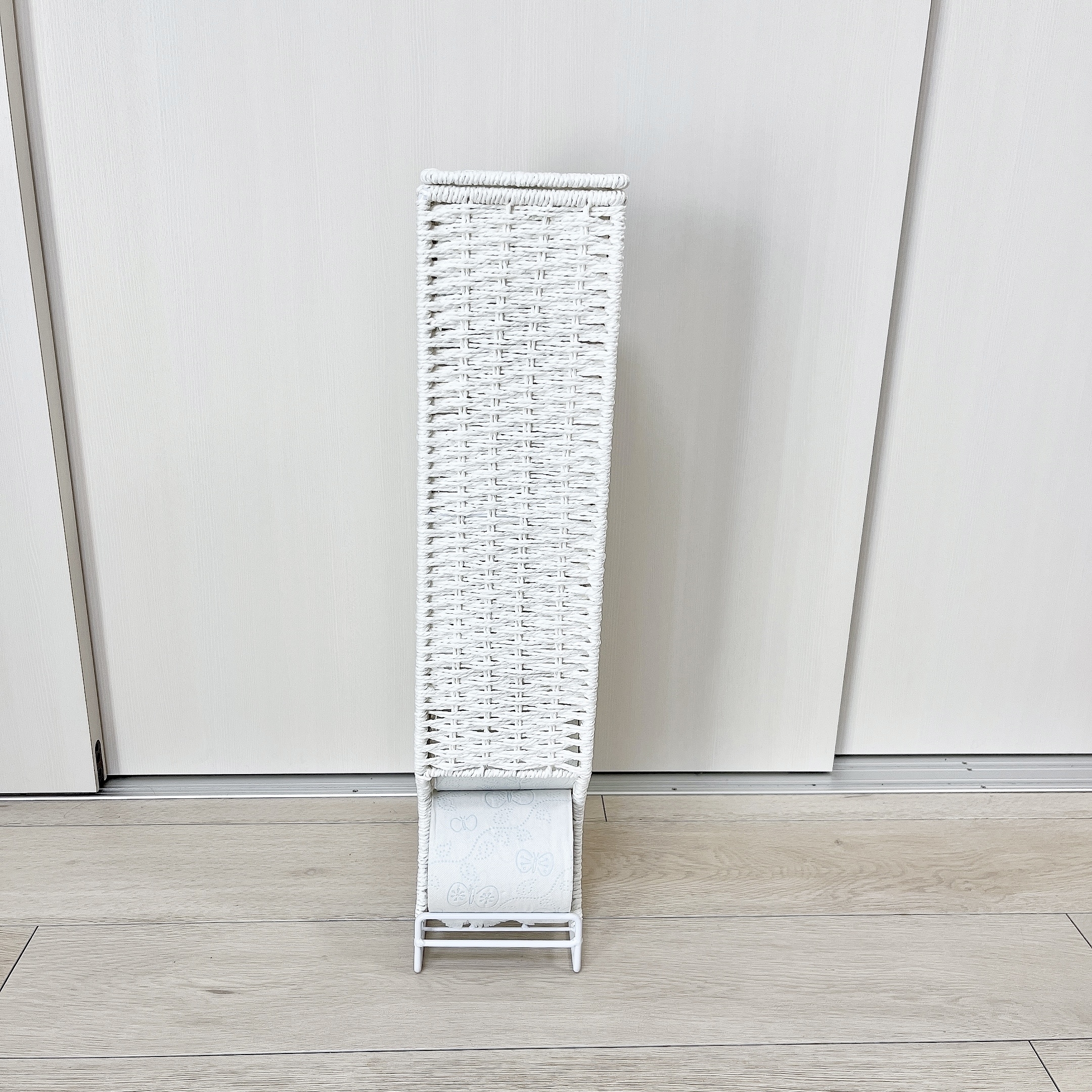 ニトリのオススメのグッズ「タワー型トイレロール収納 ライラ 6ロール（ホワイト）」