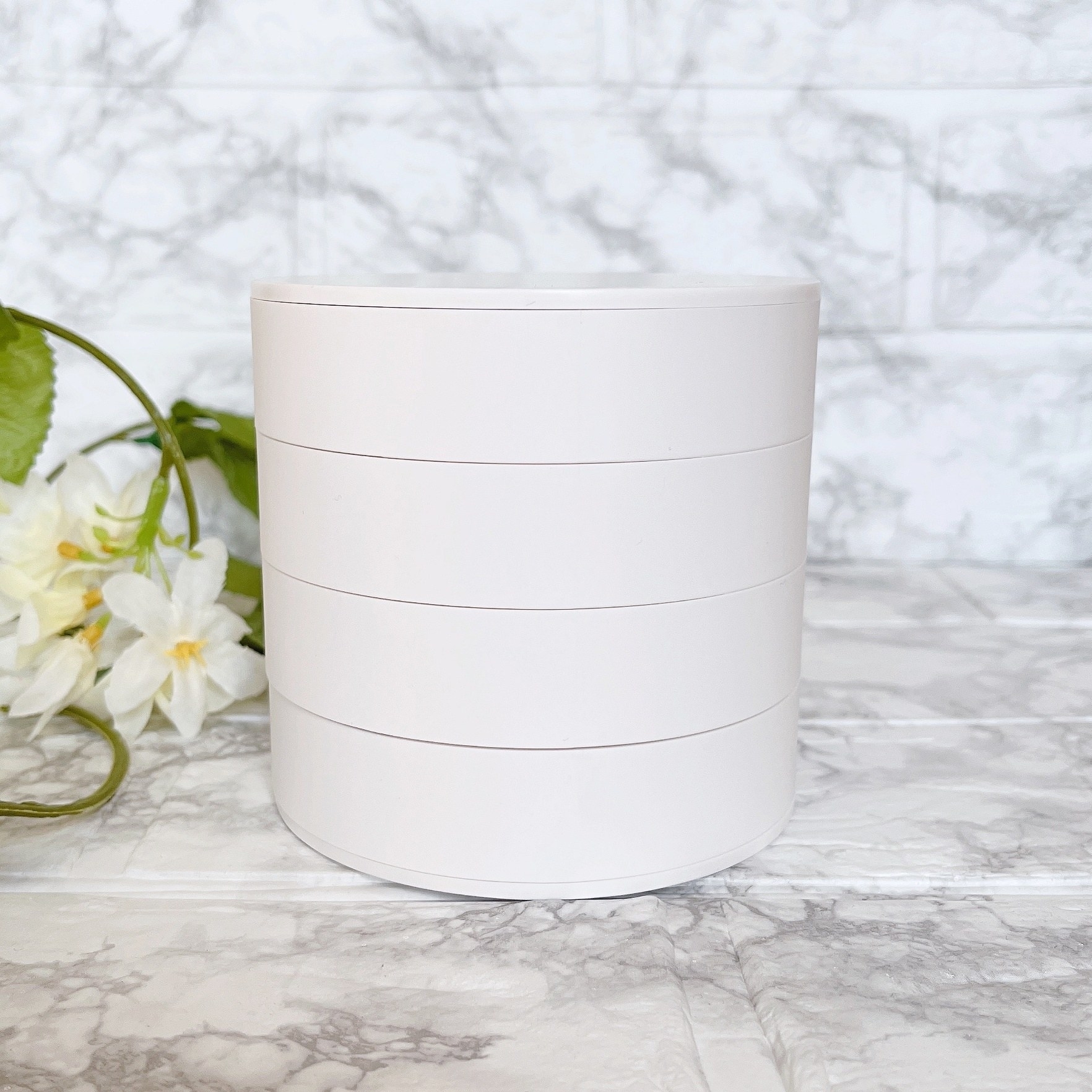 Loft(ロフト)で見つけたおすすめ便利グッズ「アクセサリートレー 4段 ホワイト」