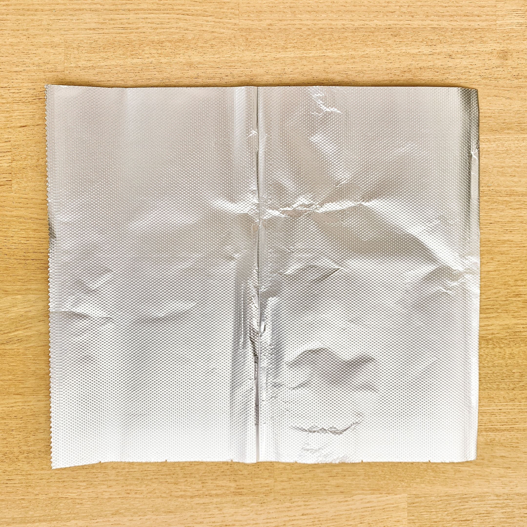 3COINS(スリーコインズ)のおすすめのキッチングッズ「ティッシュ式アルミホイルシート(60枚入り)/KITINTO」