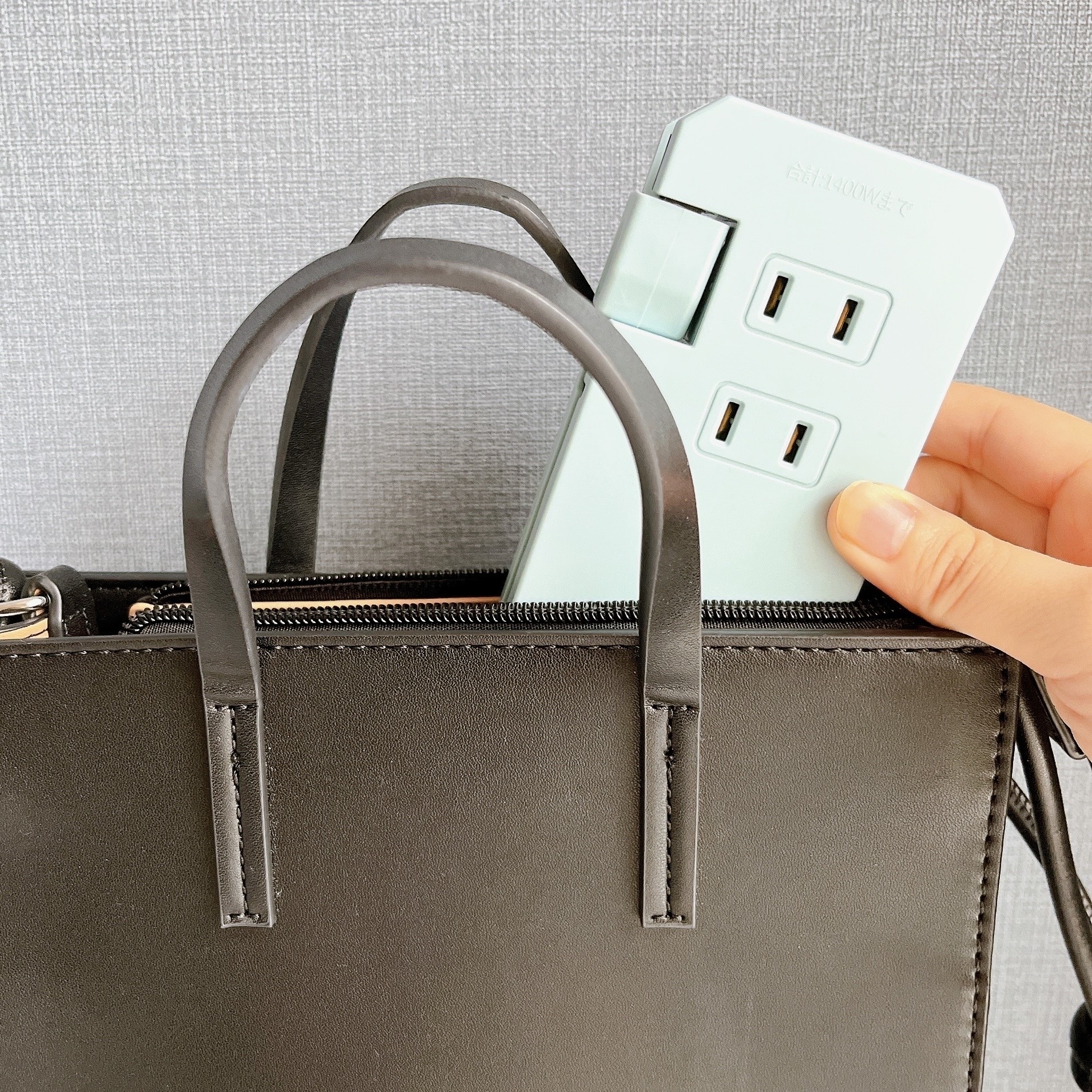 3COINS（スリーコインズ）のおすすめの便利グッズ「2コンセント2USB1Typecタップ」