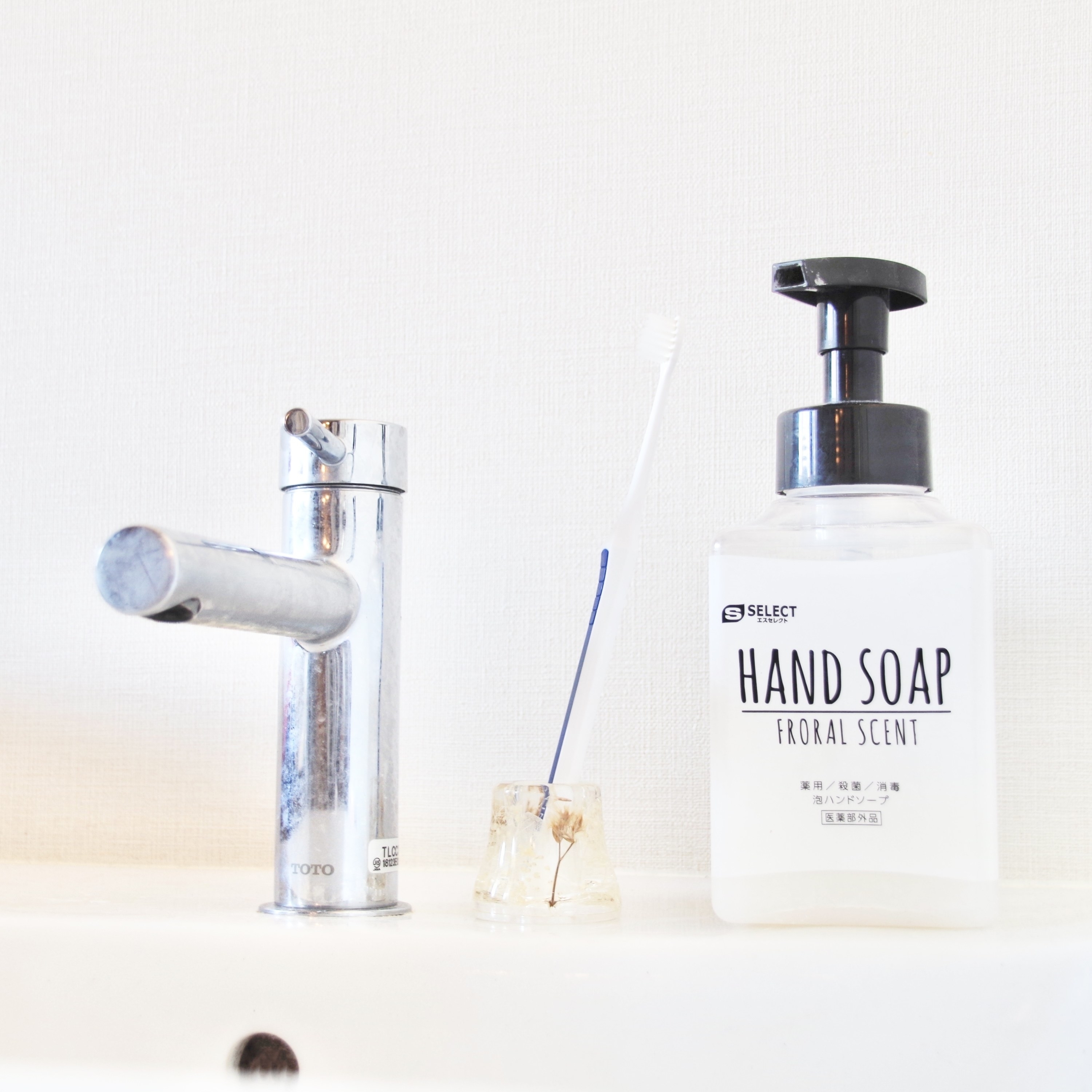 Francfranc（フランフラン）のおすすめアイテム「ハーバリウム トゥースブラシホルダー ホワイト」