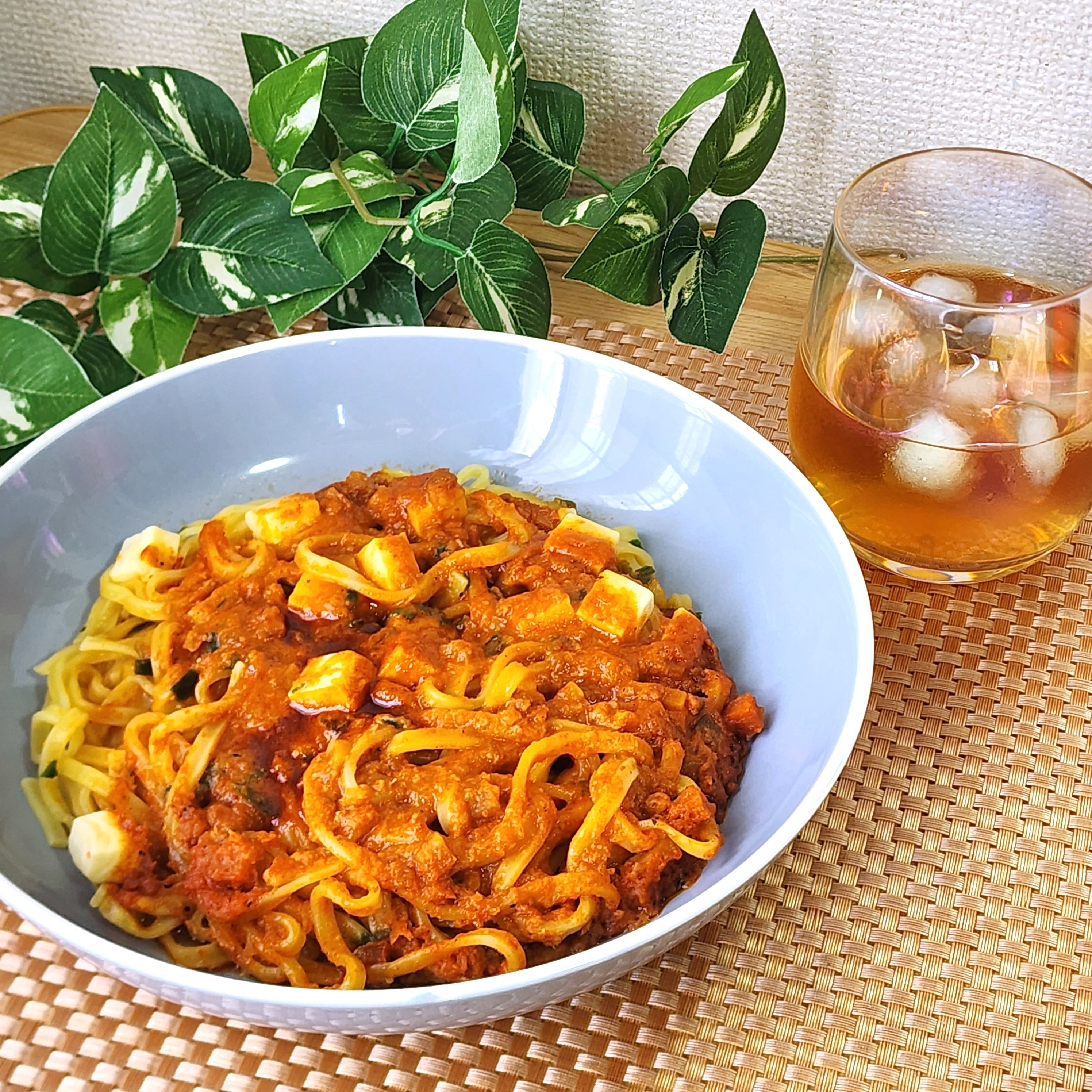 セブンイレブンのオススメのフード「7P蒙古タンメン中本 汁なし麻辛麺」