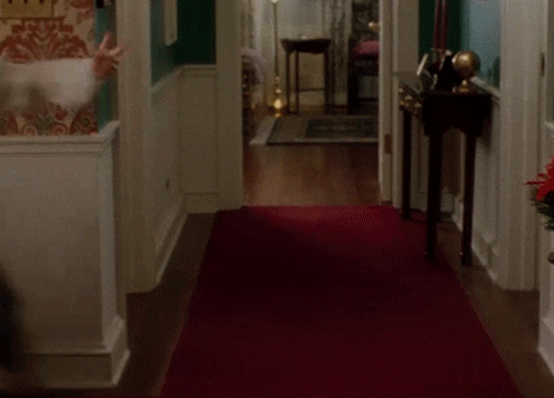 Kevin McCallister runs down a hallway and screams