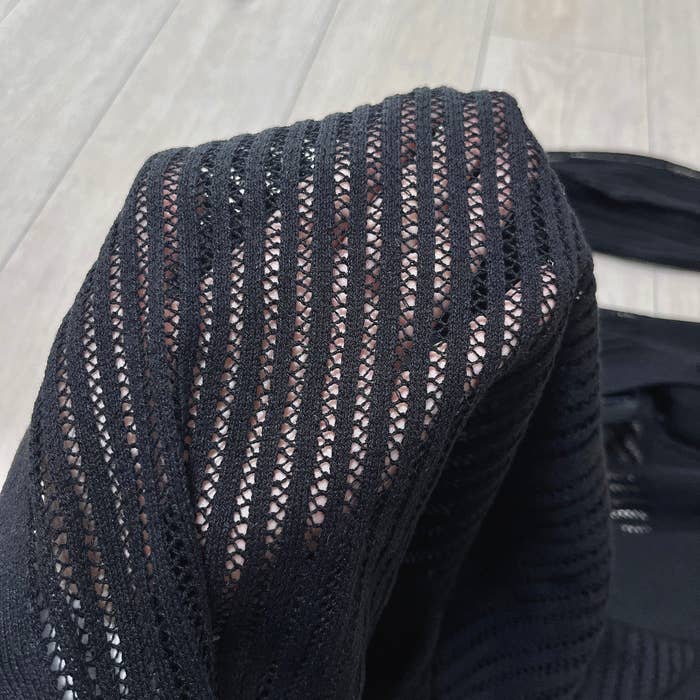 ユニクロのおすすめトップス「メッシュVネックショートカーディガン（長袖）」