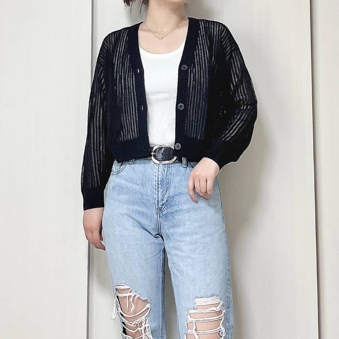 ユニクロのおすすめトップス「メッシュVネックショートカーディガン（長袖）」