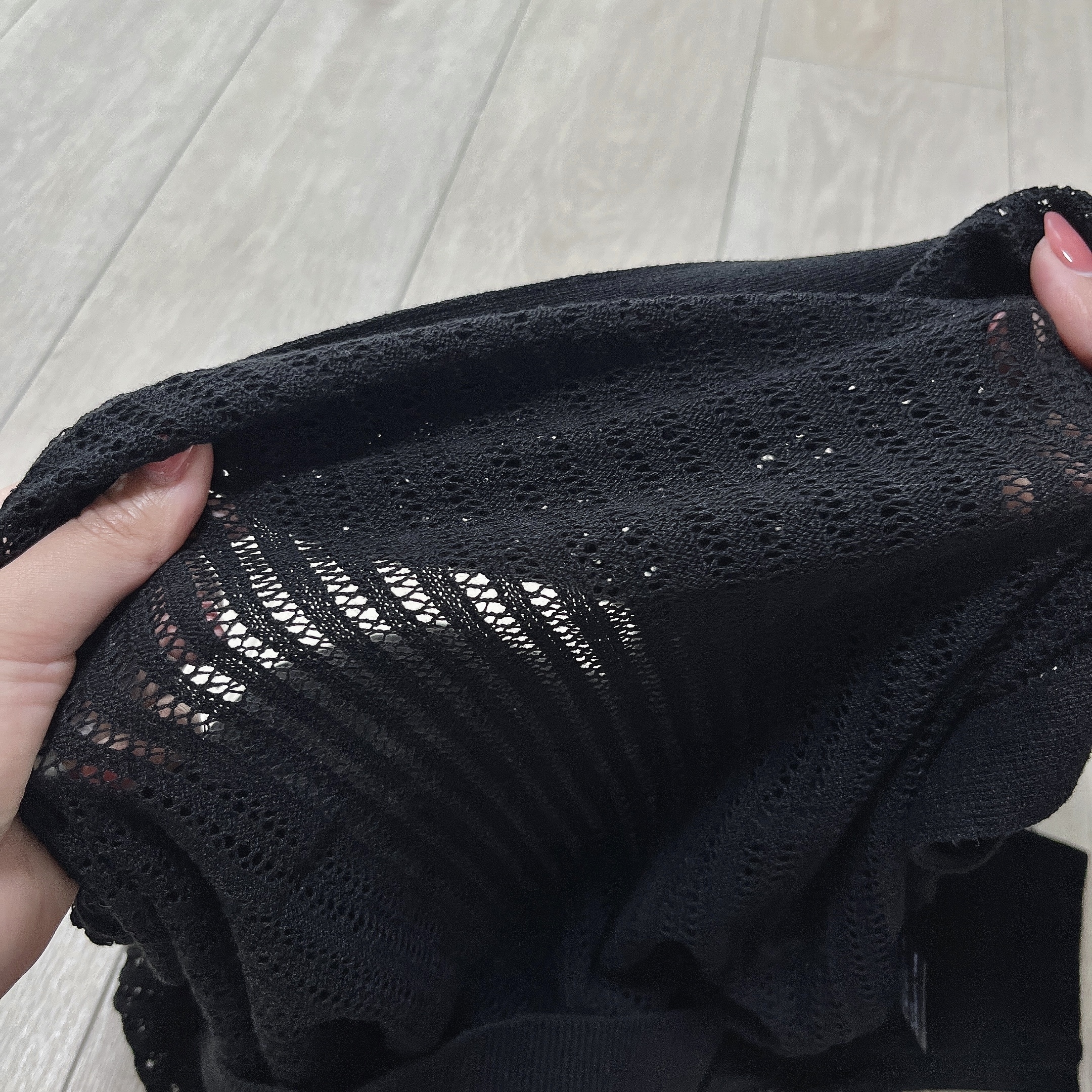 ユニクロのおすすめトップス「メッシュVネックショートカーディガン（長袖）」