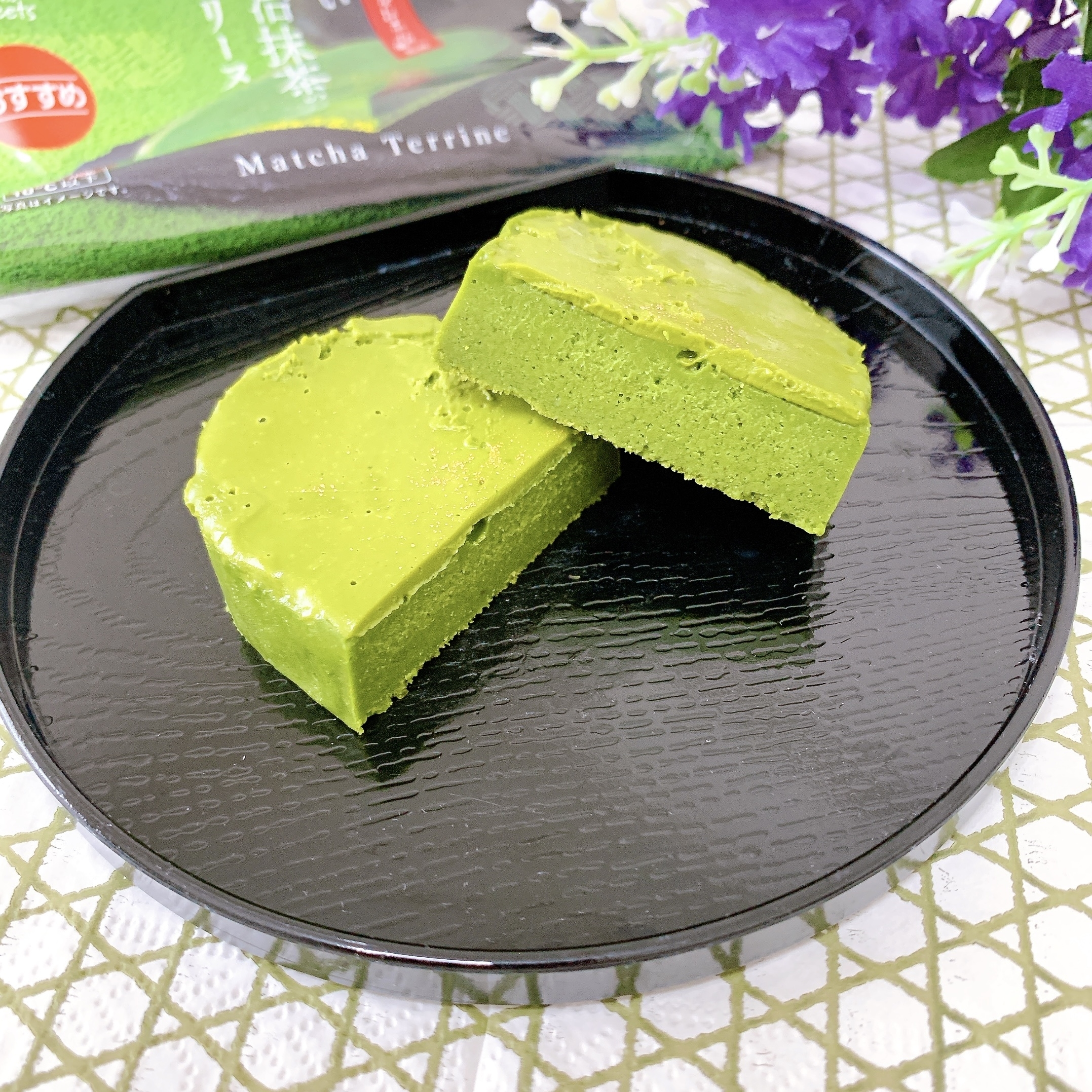 FamilyMart(ファミリーマート)のおすすめのスイーツ「濃い宇治抹茶のテリーヌ」