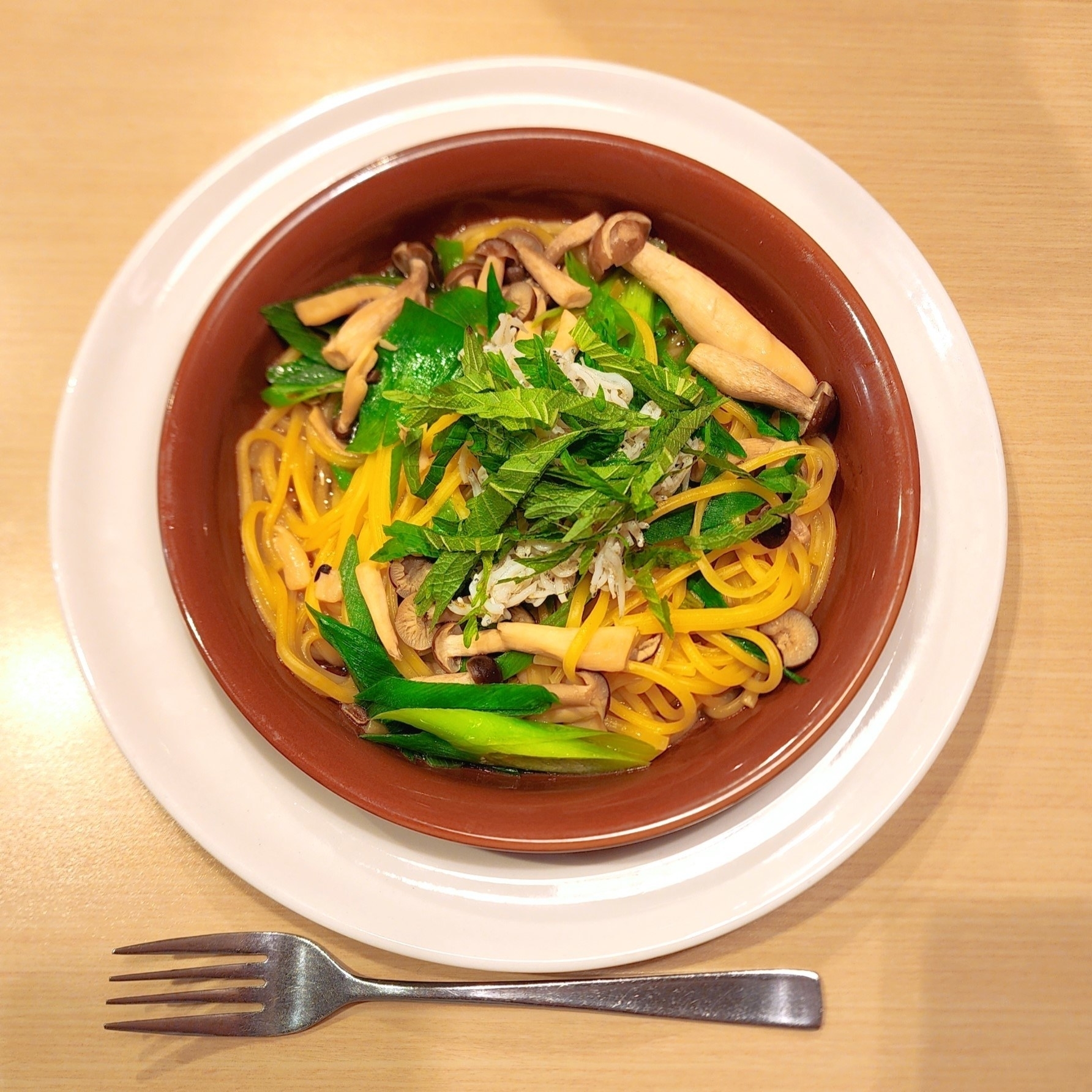 ガストのオススメのメニュー「しらすと九条ネギの出汁醤油」