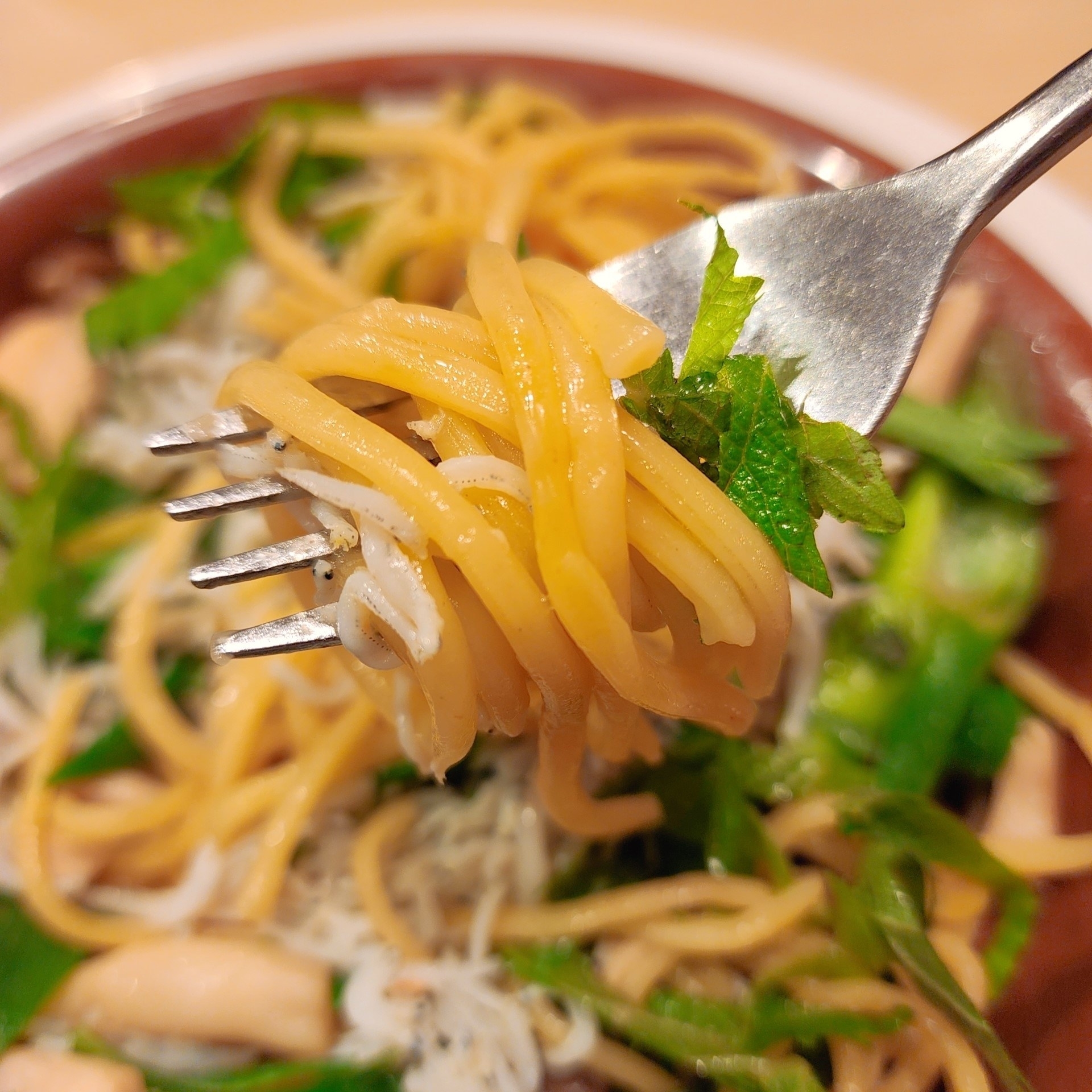 ガストのオススメのメニュー「しらすと九条ネギの出汁醤油」