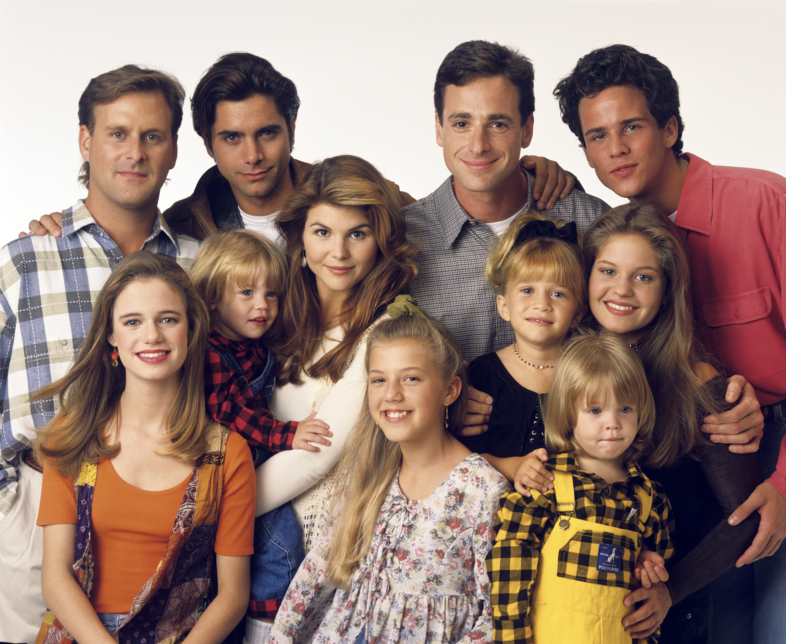 Group photo of the Full House cast: Dave Coulier, John Stamos, Lori Loughlin, Bob Saget, Scott Weinger, Andrea Barber, Jodie Sweetin, Mary-Kate and Ashley Olsen, Candace Cameron Bure
