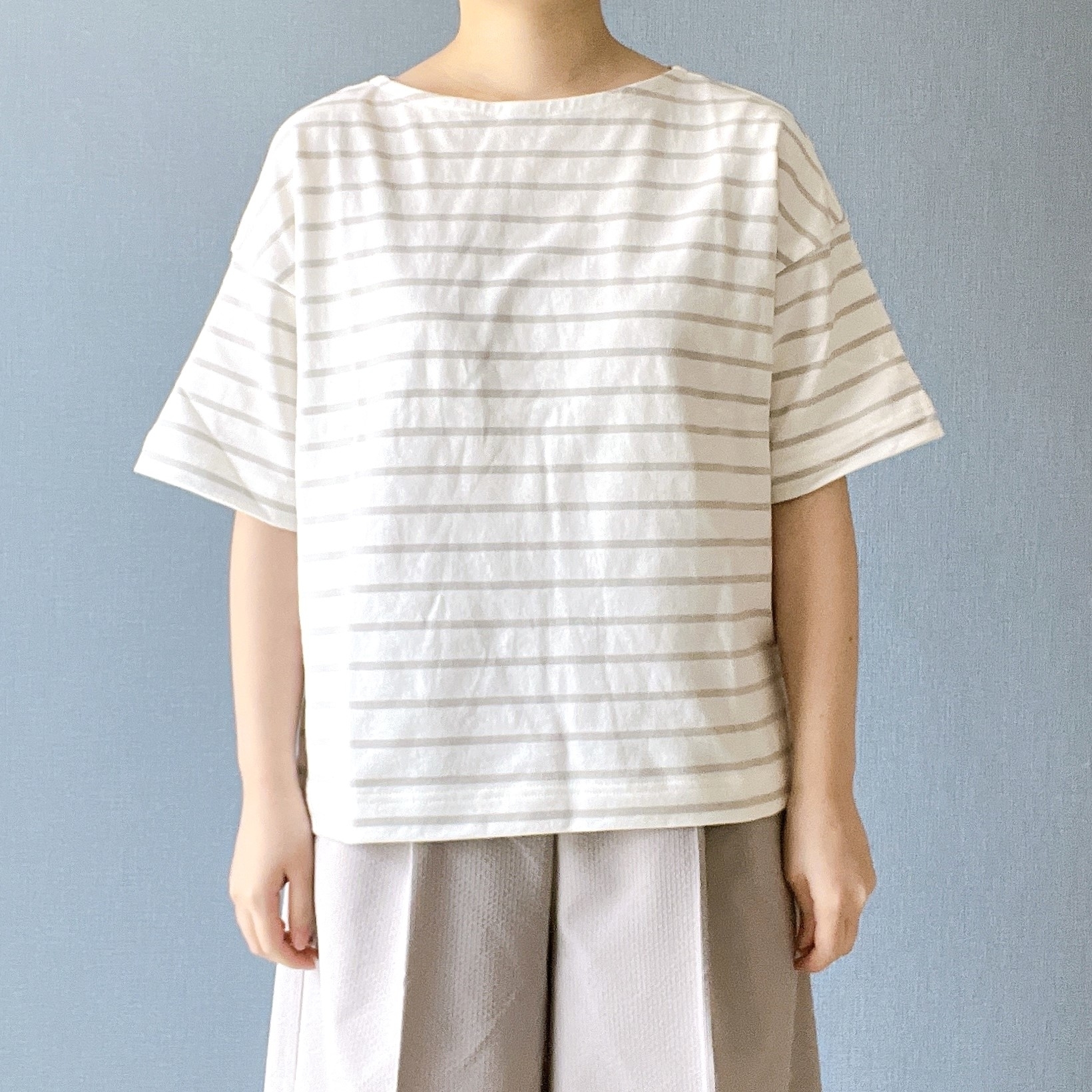 無印良品のおすすめトップス「婦人 ボーダーボートネック半袖Ｔシャツ」