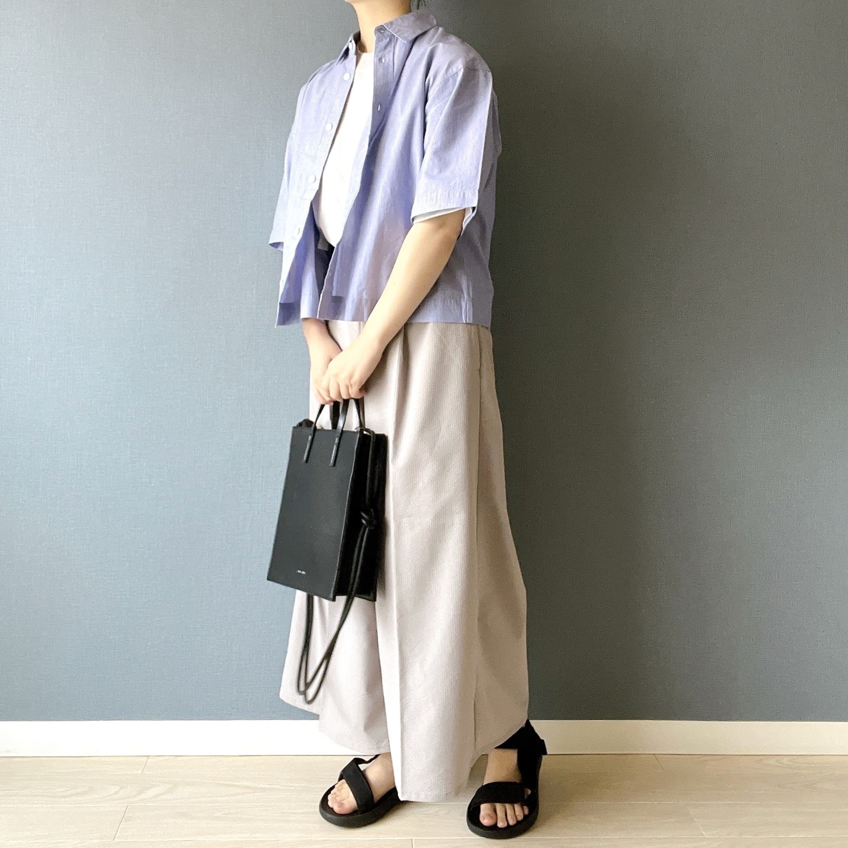 無印良品のおすすめトップス「婦人 涼感 ブロードレギュラーカラー半袖シャツ」