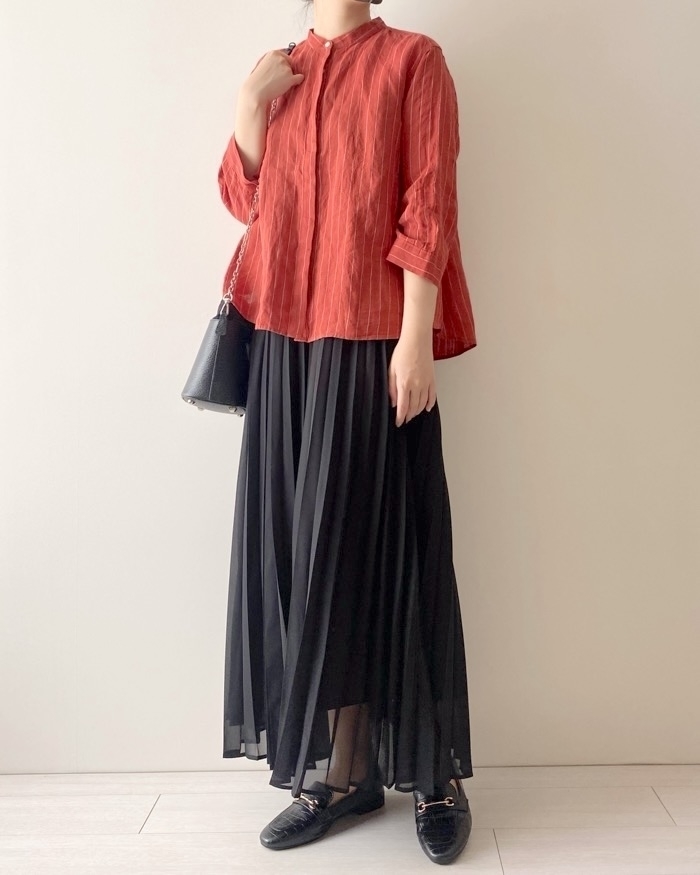 無印良品のおすすめトップス「婦人 リネン 洗いざらしスタンドカラー七分袖ブラウス」