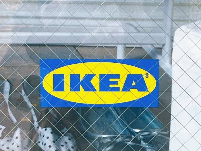 IKEA（イケア）の看板