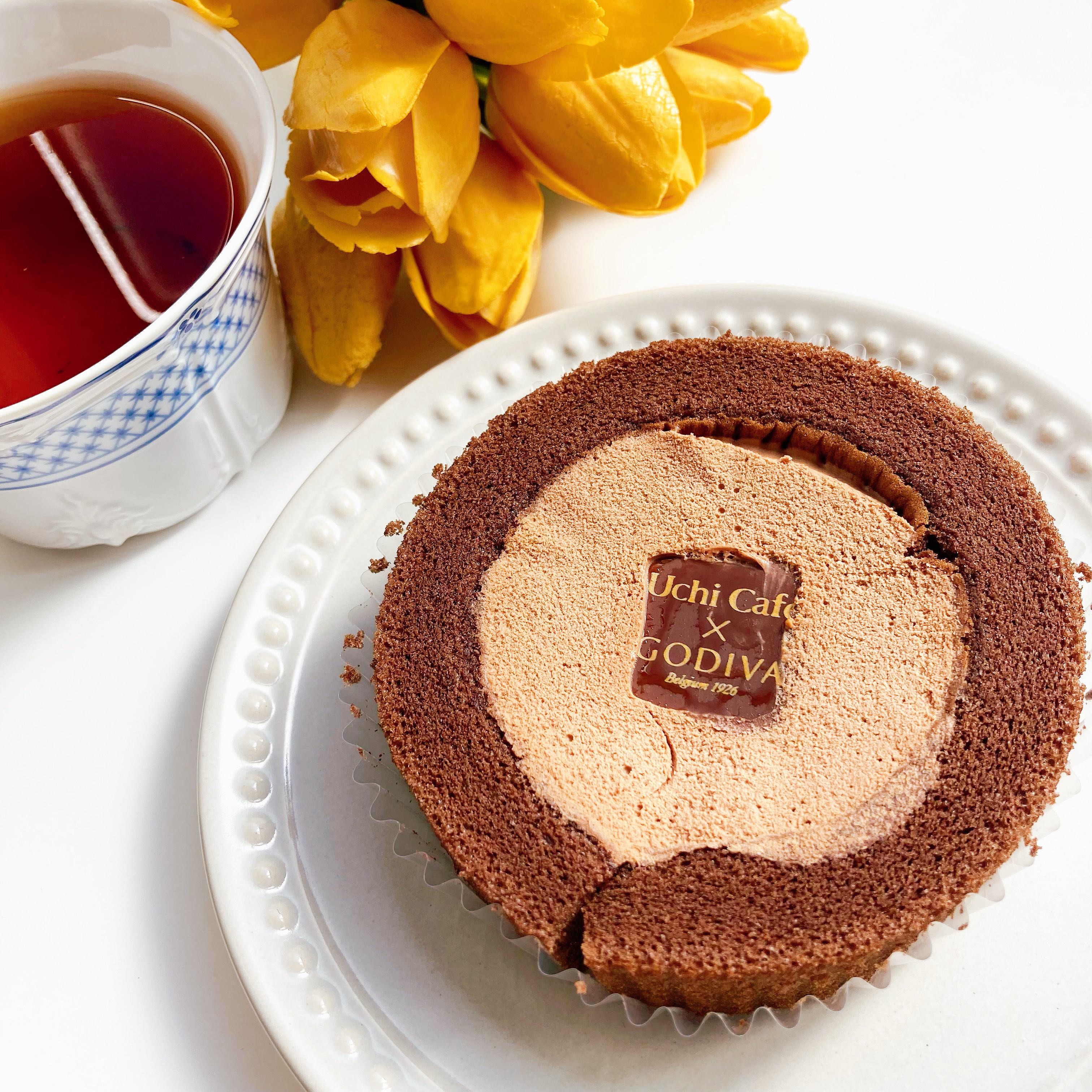 LAWSON(ローソン)のコラボスイーツ「Uchi Café×GODIVA ショコラロールケーキ」