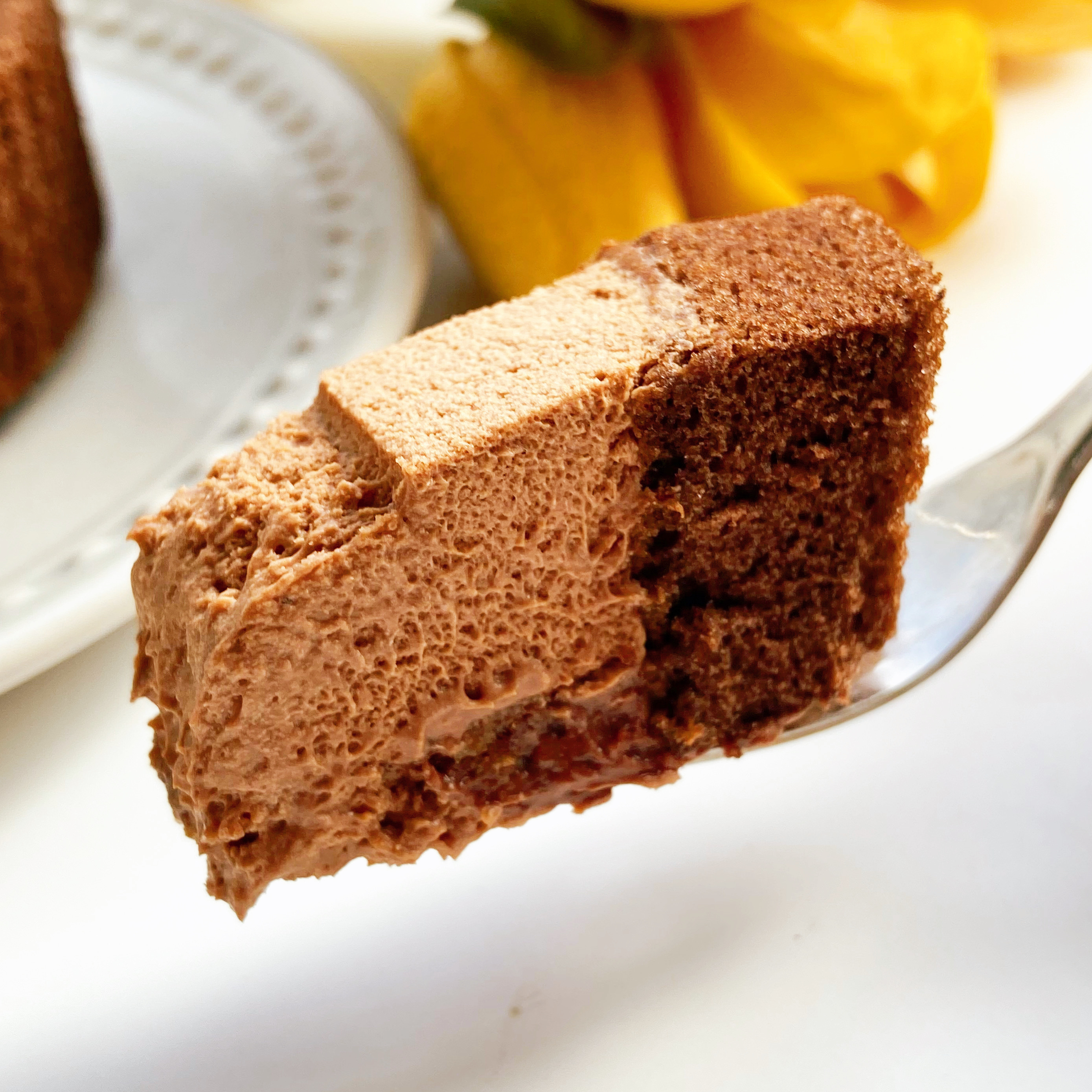 LAWSON(ローソン)のコラボスイーツ「Uchi Café×GODIVA ショコラロールケーキ」