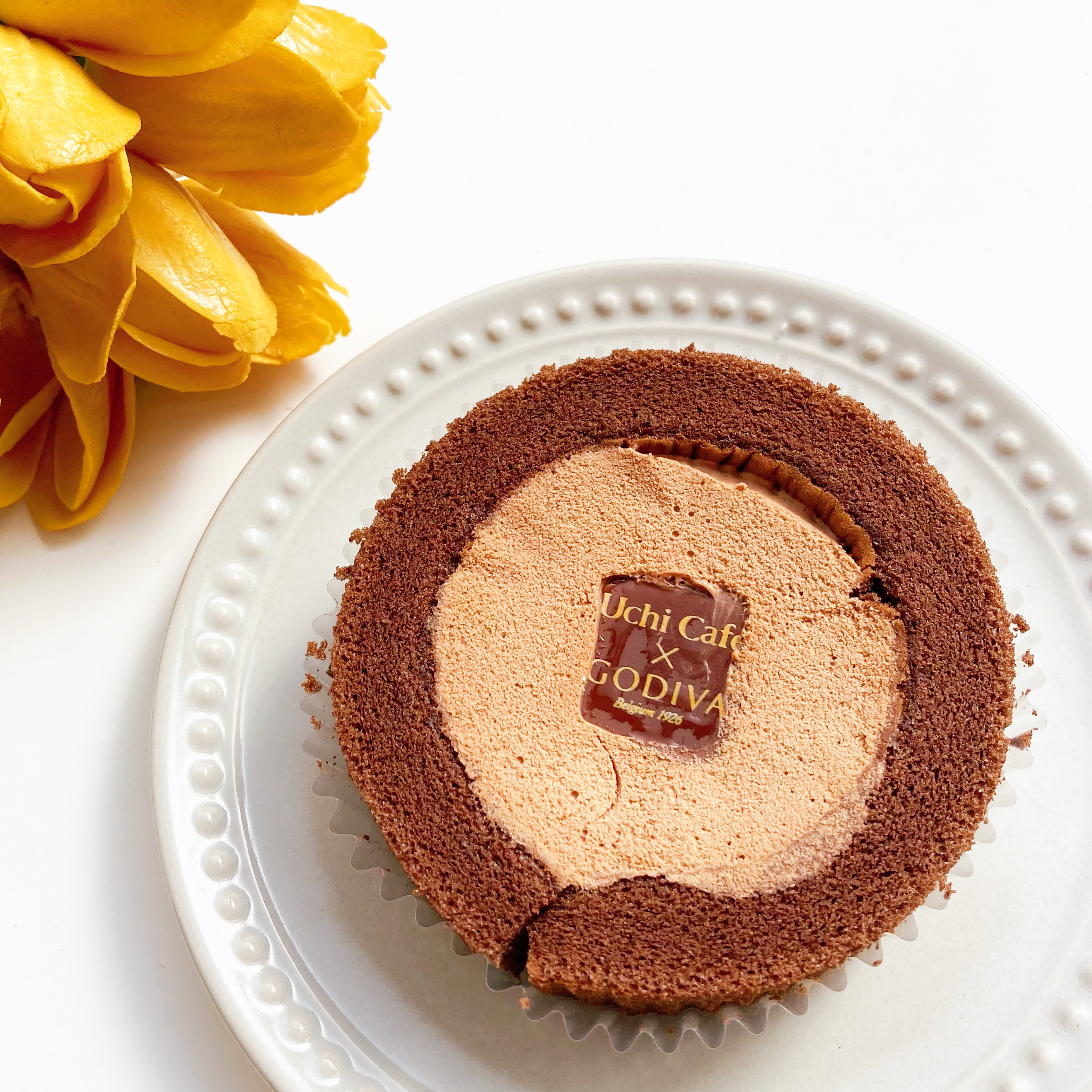 LAWSON(ローソン)のコラボスイーツ「Uchi Café×GODIVA ショコラロールケーキ」
