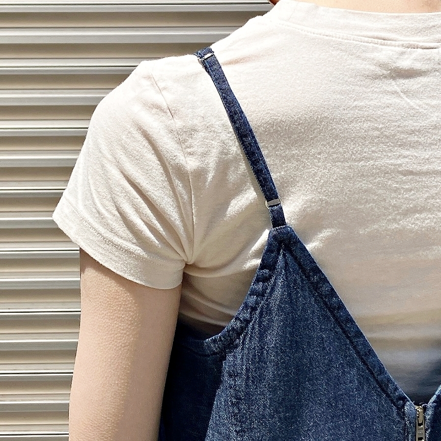 GU(ジーユー)のおすすめワンピース「ライトデニムフレアキャミソールワンピース」