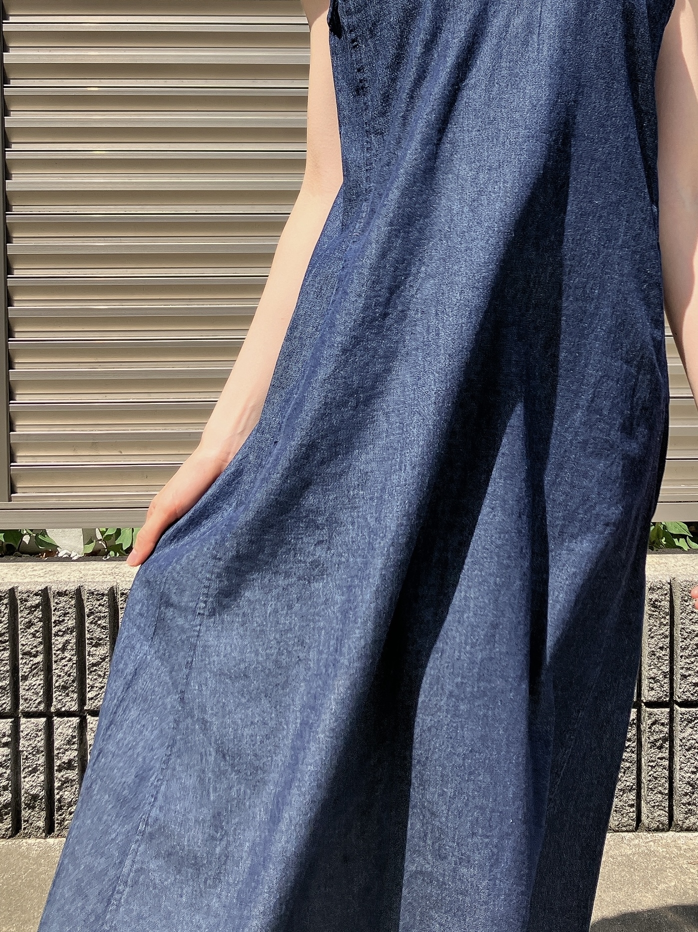 GU(ジーユー)のおすすめワンピース「ライトデニムフレアキャミソールワンピース」