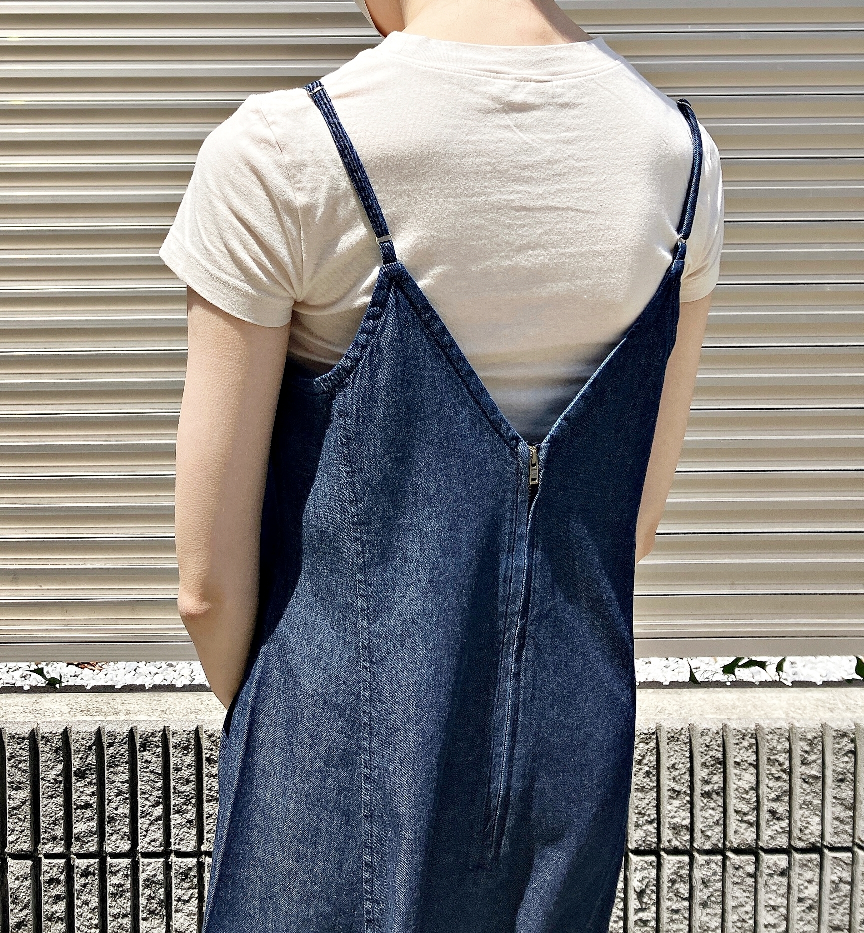 GU(ジーユー)のおすすめワンピース「ライトデニムフレアキャミソールワンピース」