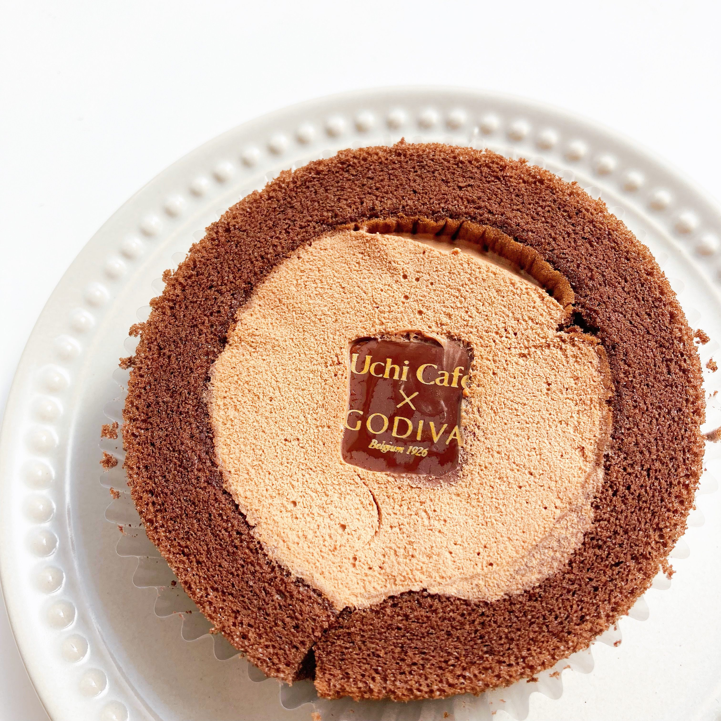 LAWSON(ローソン)のコラボスイーツ「Uchi Café×GODIVA ショコラロールケーキ」