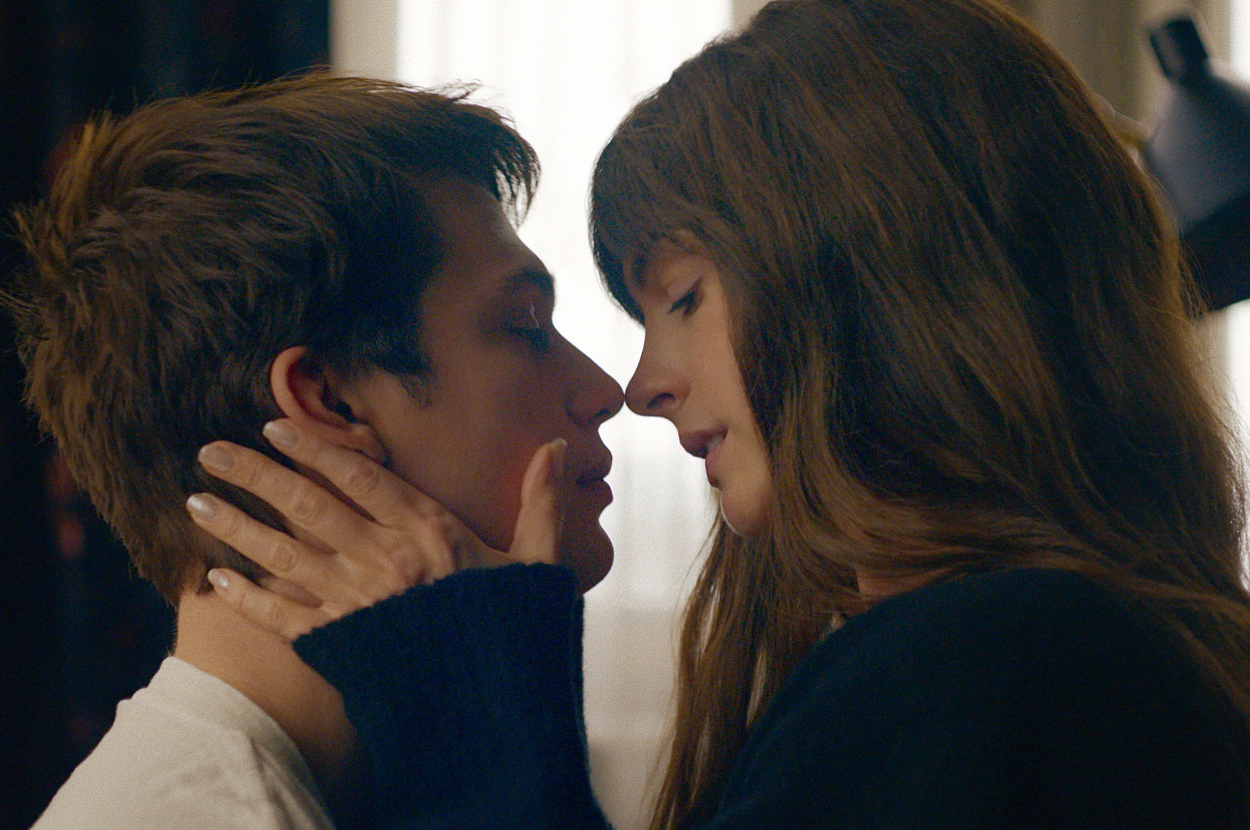 Nicholas Galitzine and Anne Hathaway about to kiss as Hayes and Solene in The Idea of You