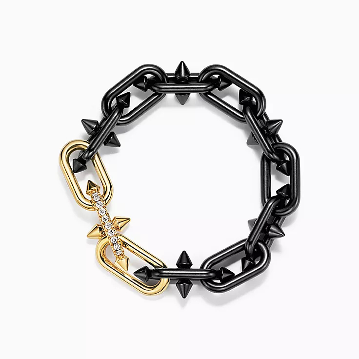 Spiked chain bracelet with contrasting gold-colored lightning bolt charm