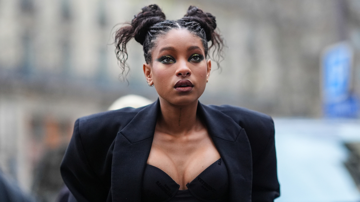 Willow Smith Says Without Famous Parents, She’d Still Be a ‘Weirdo and a Crazy Thinker’