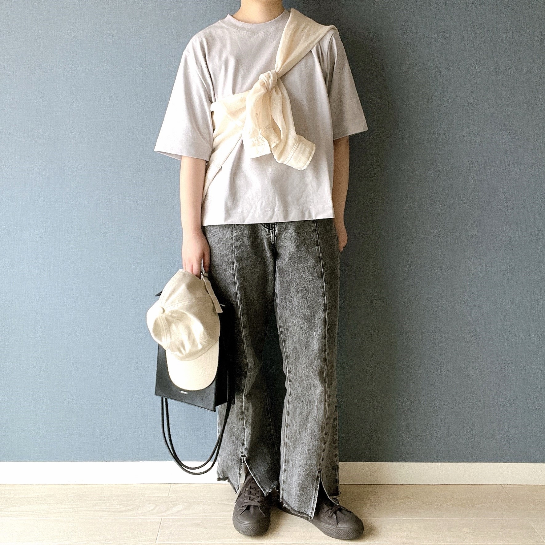 無印良品のオススメのトップス「涼感UVカットワイド半袖Tシャツ」のコーディネート