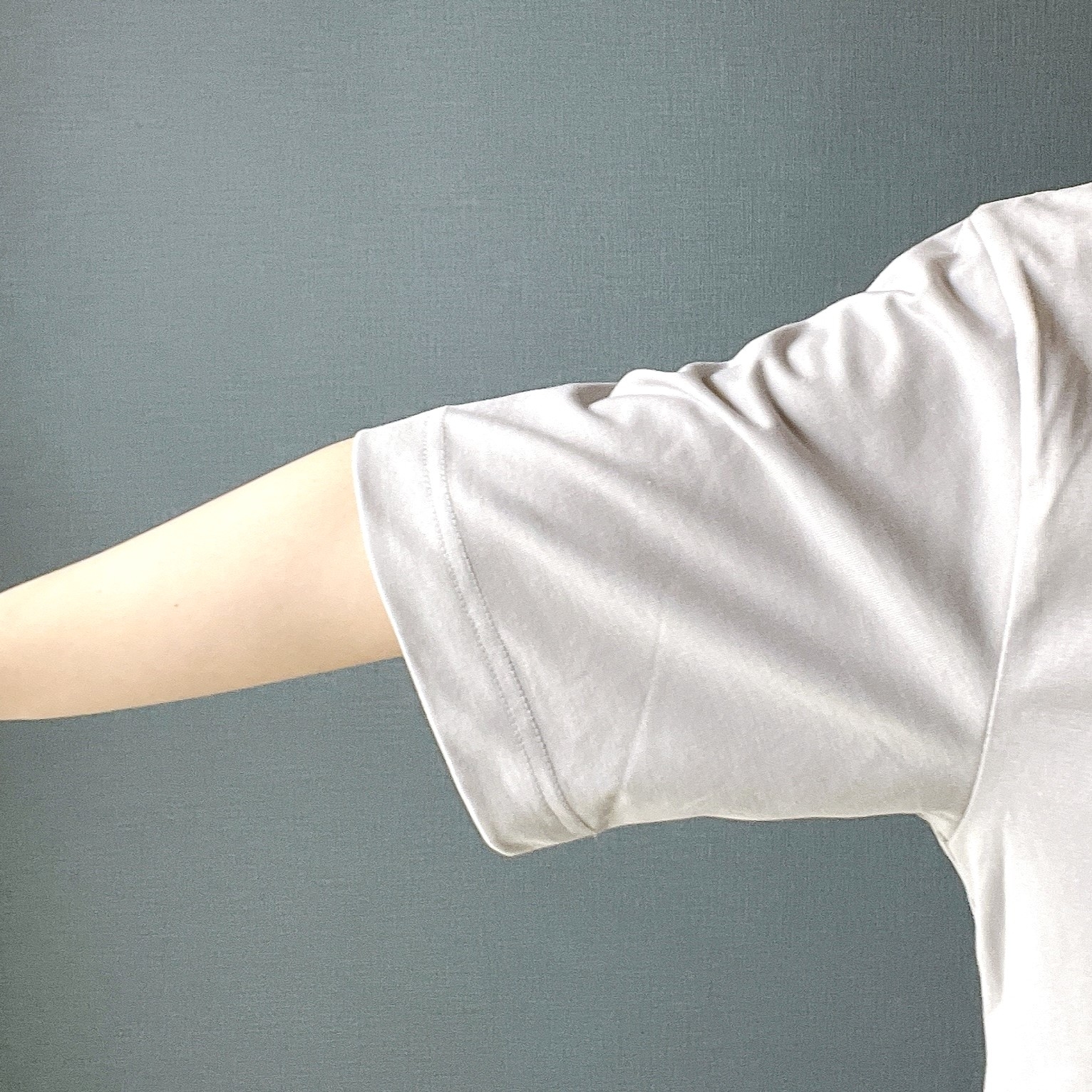 無印良品のオススメのトップス「涼感UVカットワイド半袖Tシャツ」