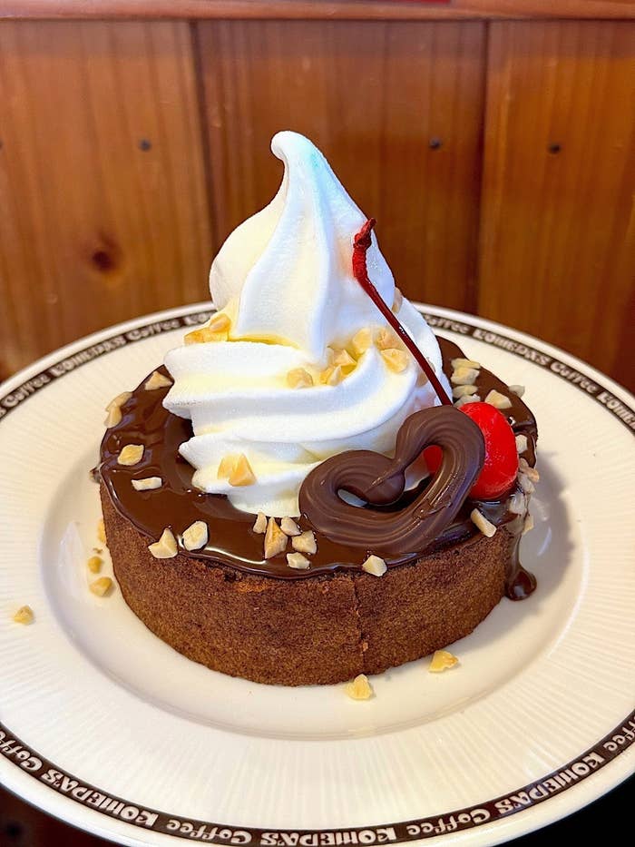 コメダ珈琲店のおすすめスイーツ「クロネージュ ガーナミルク」