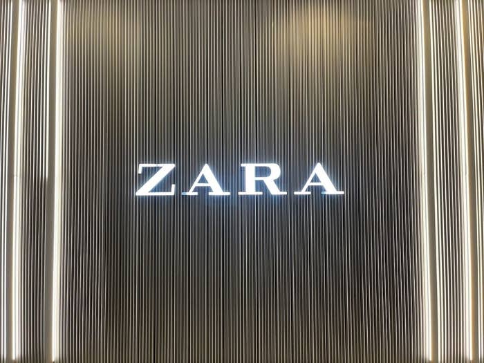 ZARAの看板