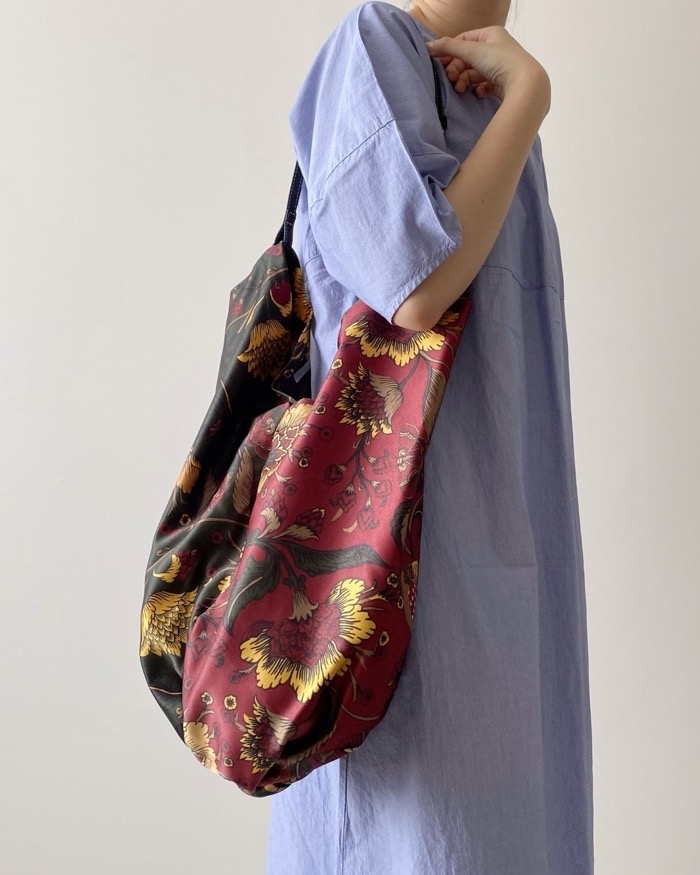 ZARA（ザラ）のおすすめファッションアイテム「スカーフディテール バケットバッグ」のコーディネート