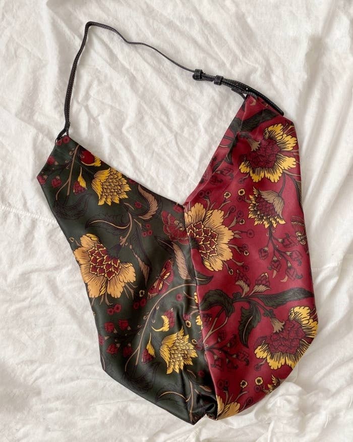 ZARA（ザラ）のおすすめファッションアイテム「スカーフディテール バケットバッグ」