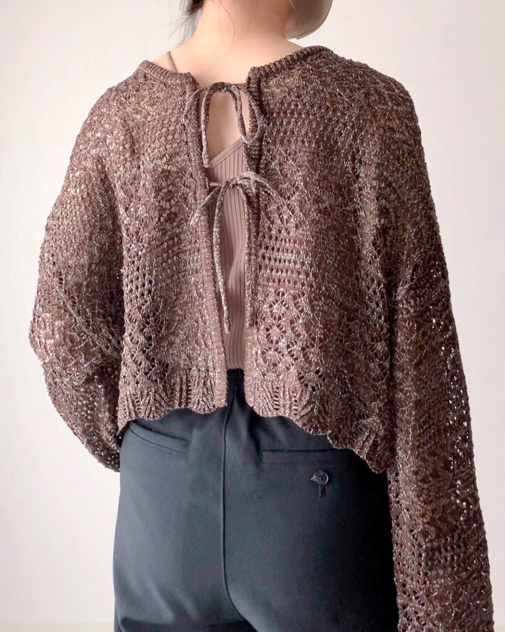 しまむらのおすすめファッションアイテム「透かしラメリボンカーディガン」