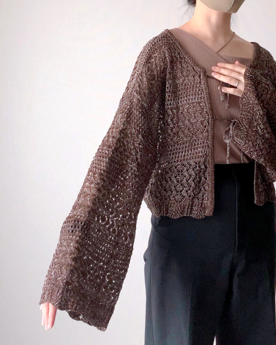 しまむらのおすすめファッションアイテム「透かしラメリボンカーディガン」