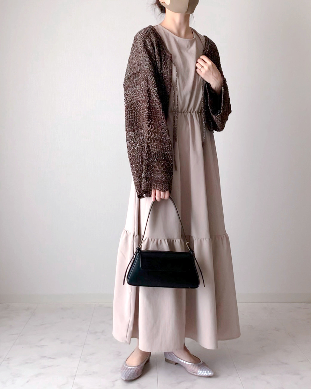 しまむらのおすすめファッションアイテム「透かしラメリボンカーディガン」のコーディネート