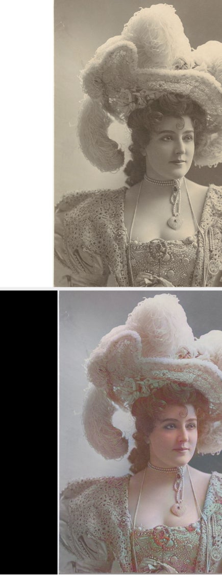 Lillian Russell dalam kostum kuno dengan topi rumit yang dihiasi bulu besar, perhiasan rumit, dan gaun detail yang menampilkan sulaman dan hiasan