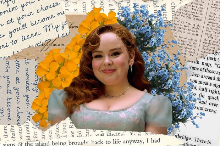 Nicola Coughlan sonríe con flores amarillas y azules de fondo, sobre recortes de papel con texto. Lleva un vestido de estilo elegante