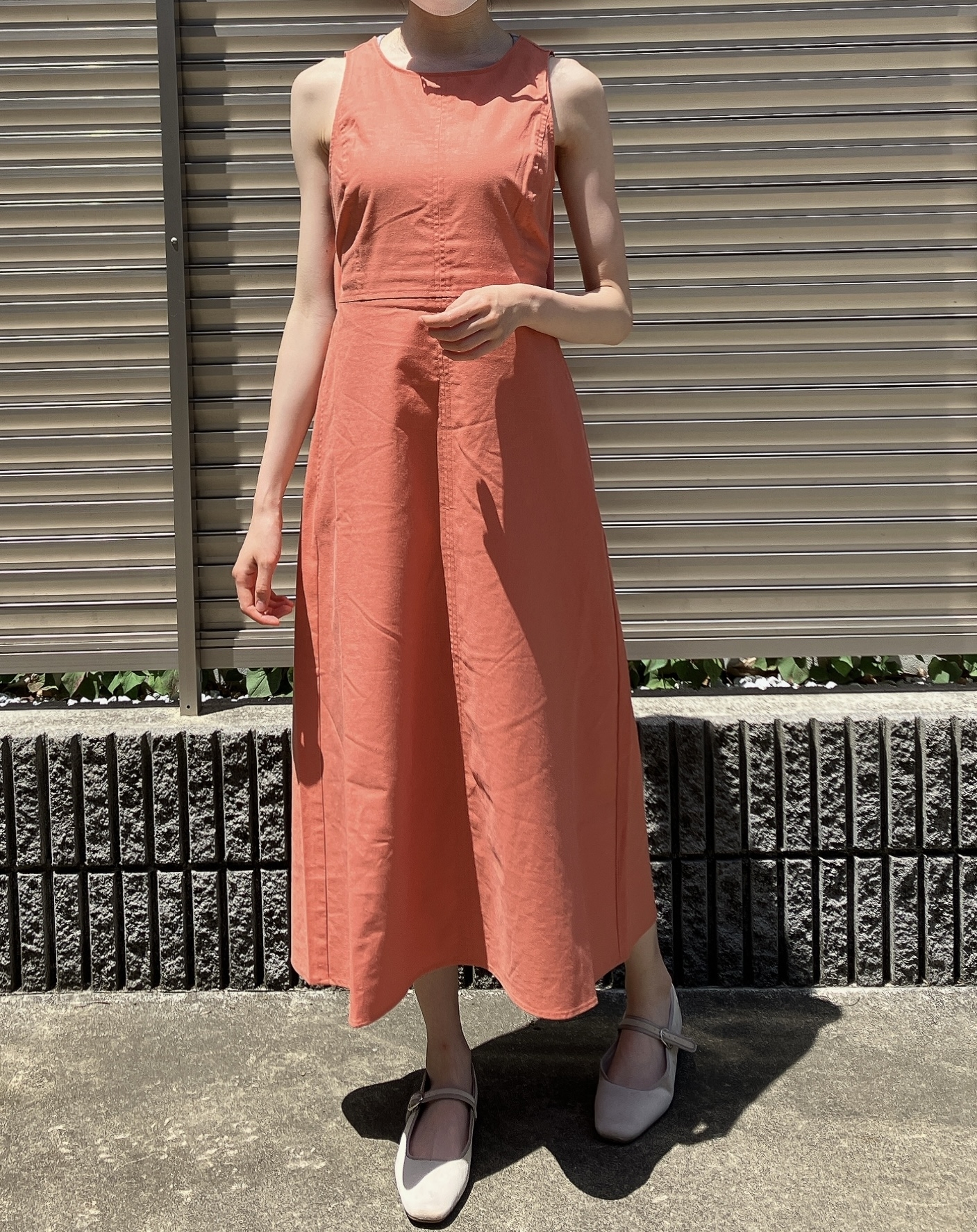 GU（ジーユー）のおすすめワンピース「リネンブレンドバックオープンワンピース（ノースリーブ）」