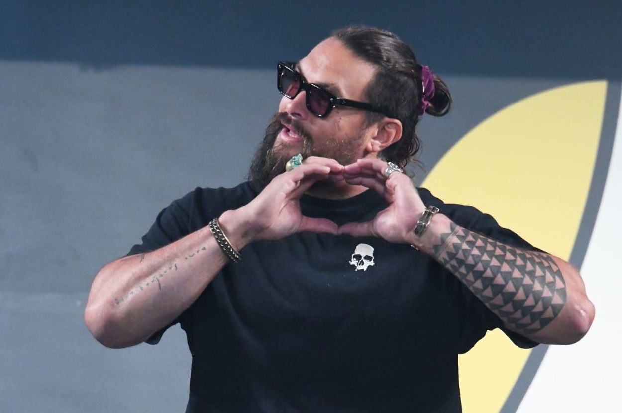 Jason Momoa Goes Instagram Official With Adria Arjona: 'Mi Amor' - Vimarsana News