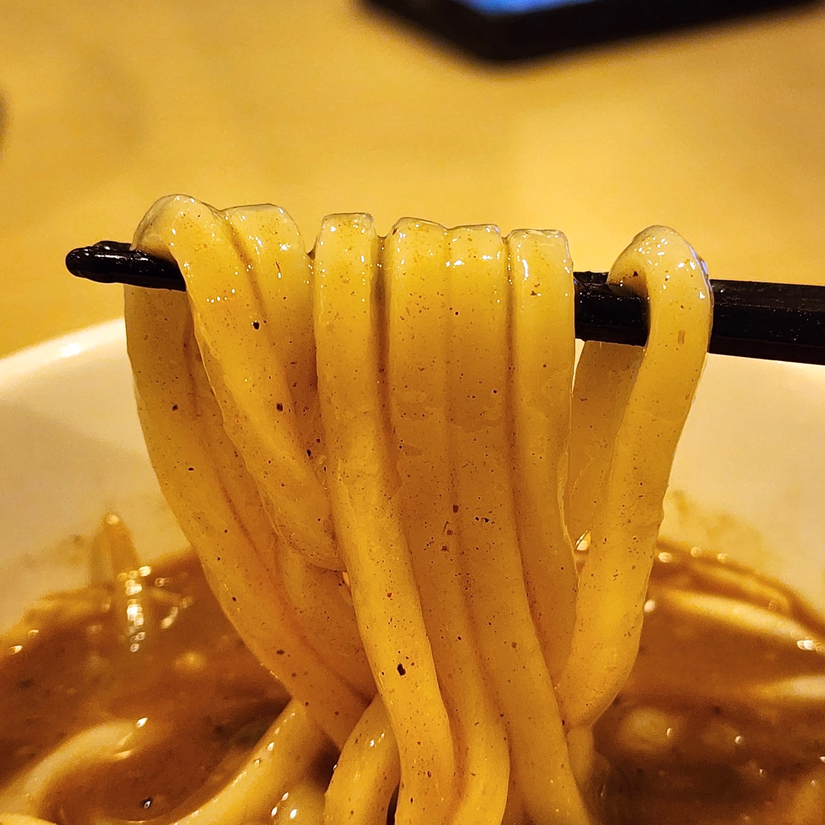 ガストのおすすめフード「ガス郎魚介つけ汁うどんチャーシュー煮卵付き」