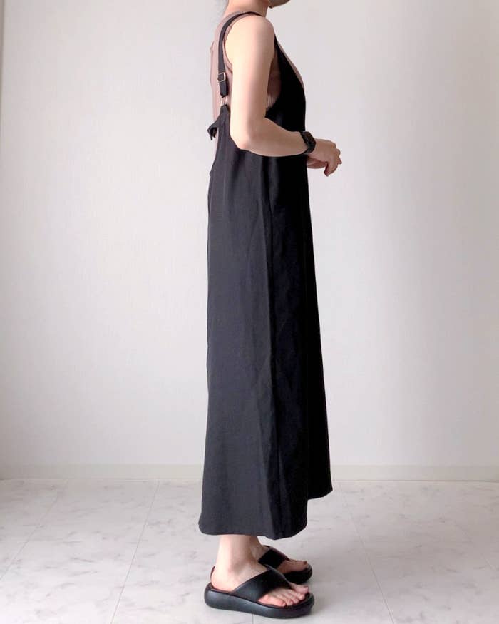 しまむらのおすすめファッションアイテム「バックシャンジャンパースカート」