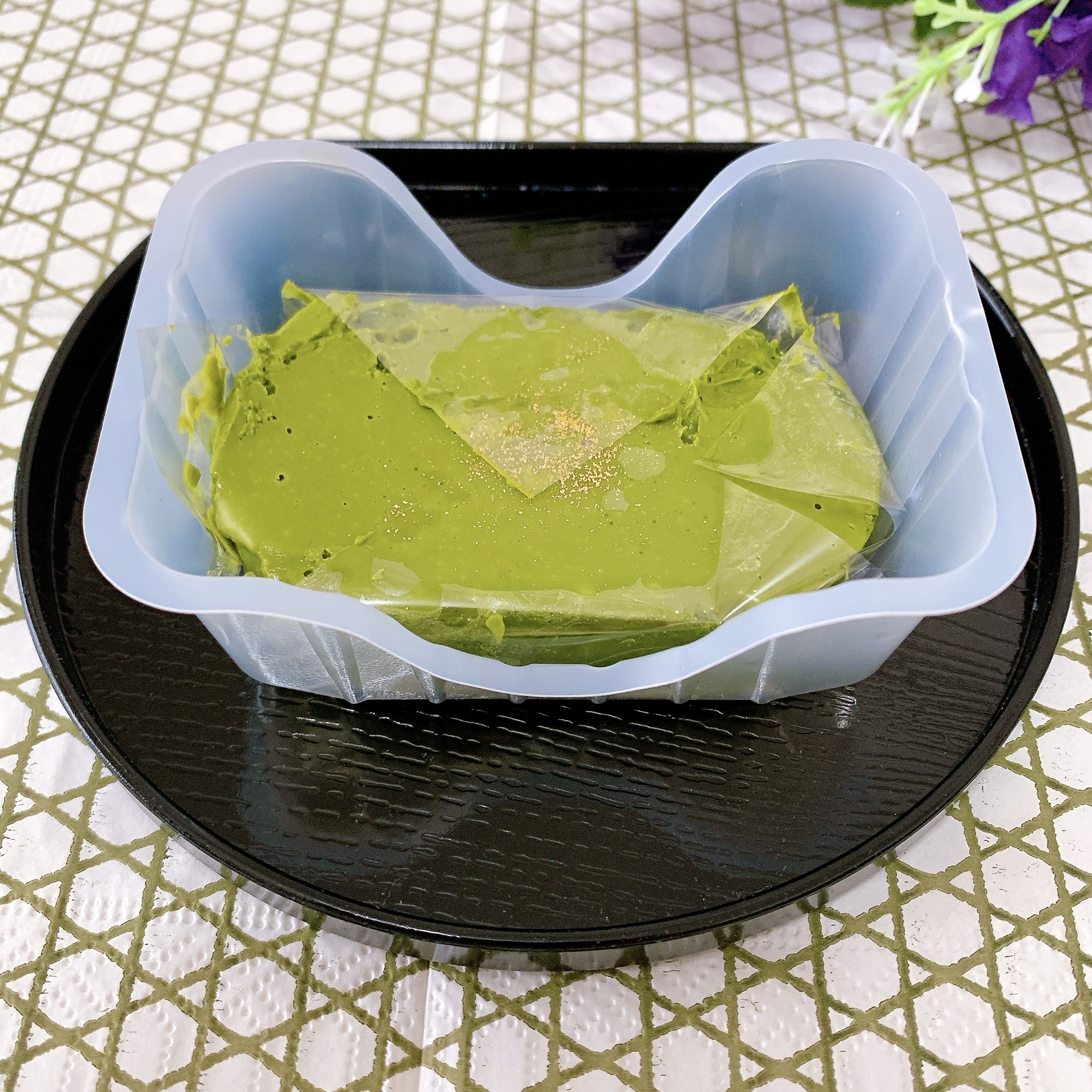 FamilyMart（ファミリーマート）のおすすめのスイーツ「濃い宇治抹茶のテリーヌ」