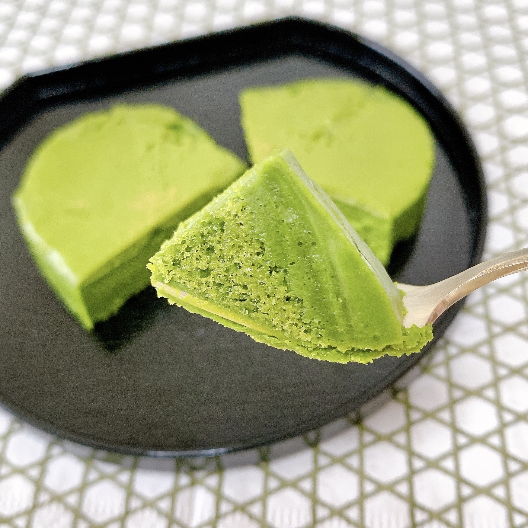 FamilyMart（ファミリーマート）のおすすめのスイーツ「濃い宇治抹茶のテリーヌ」