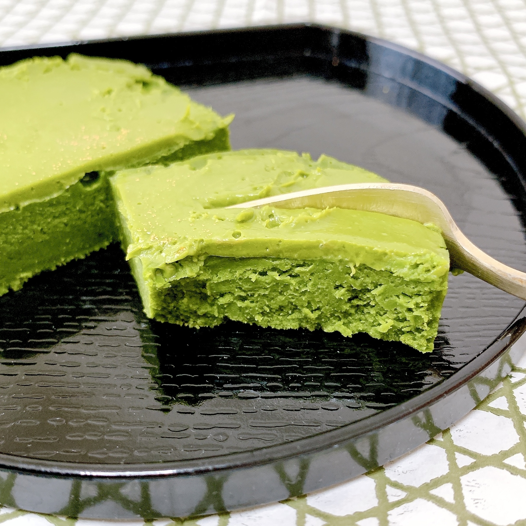 FamilyMart（ファミリーマート）のおすすめのスイーツ「濃い宇治抹茶のテリーヌ」