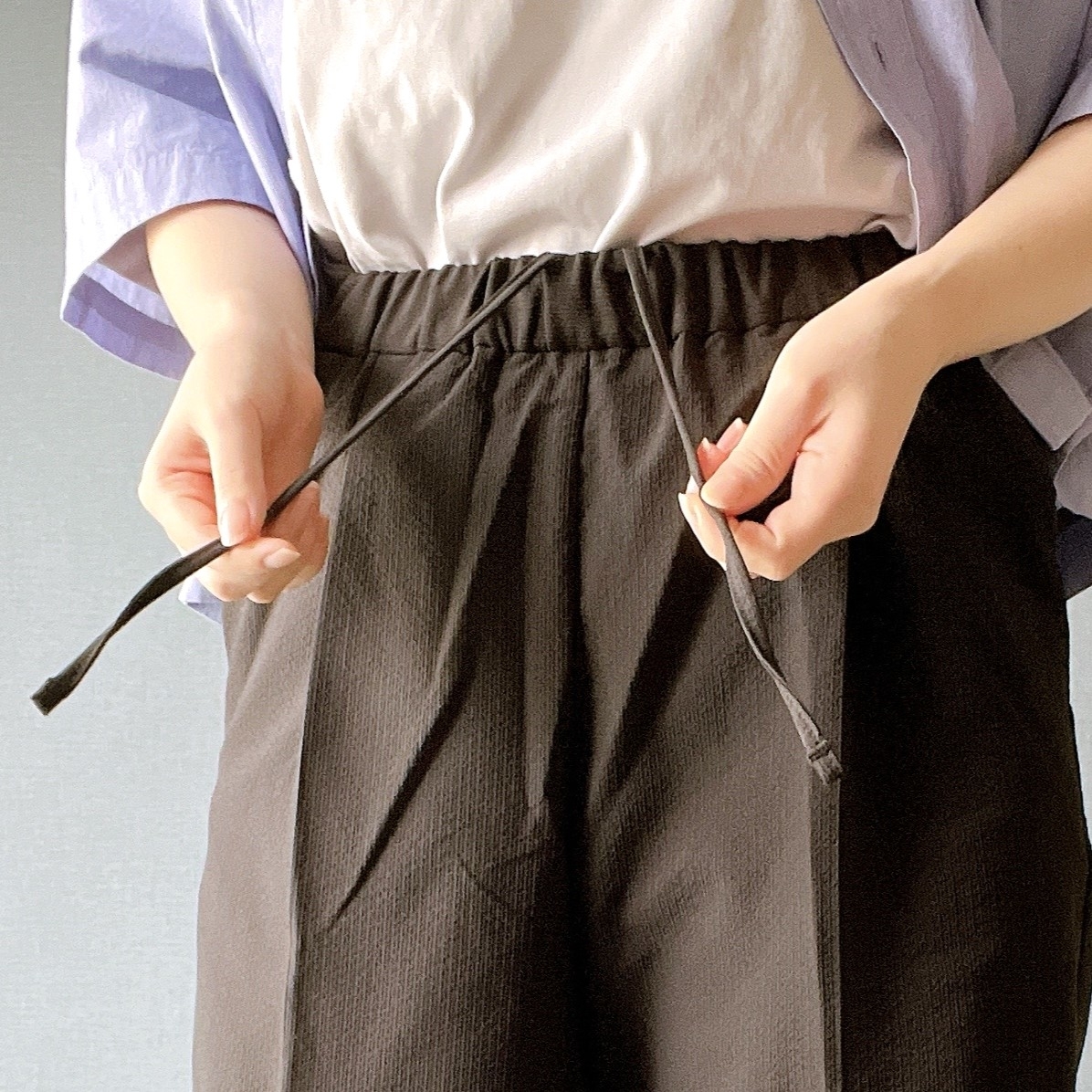 無印良品のオススメのパンツ「婦人 風を通すストレッチサッカーテーパードパンツ」